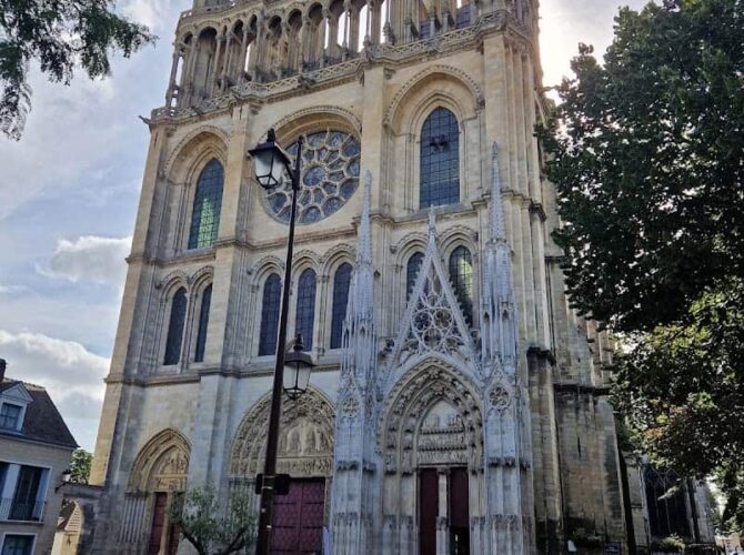 Restaurant Le D Estrees à Mantes-la-Jolie, France