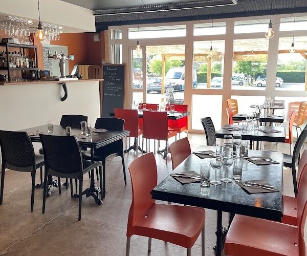 Restaurant le dépôt à Saint-Jean-d'Angély, France