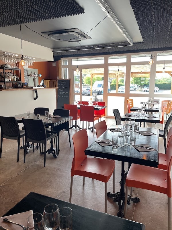 Restaurant le dépôt à Saint-Jean-d'Angély, France