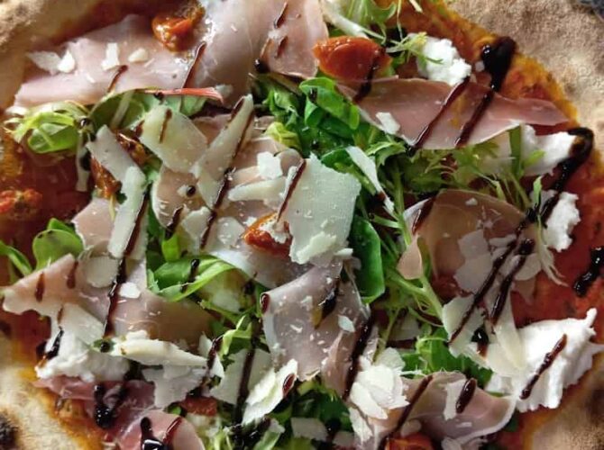 Restaurant LE DONJON GOURMAND “Bistrot à l’italienne” à Alleins, France