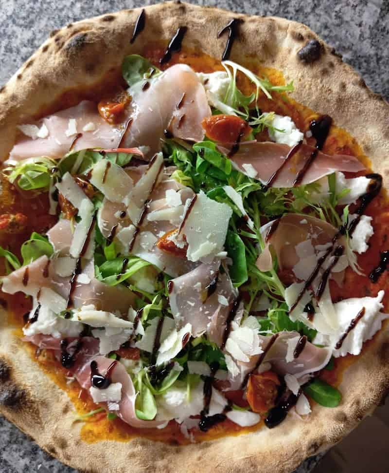 Restaurant LE DONJON GOURMAND “Bistrot à l’italienne” à Alleins, France