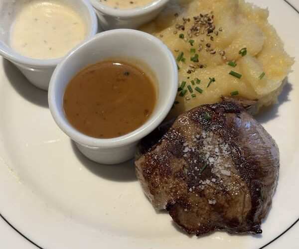 Restaurant Le Francis – Chartres à Barjouville, France