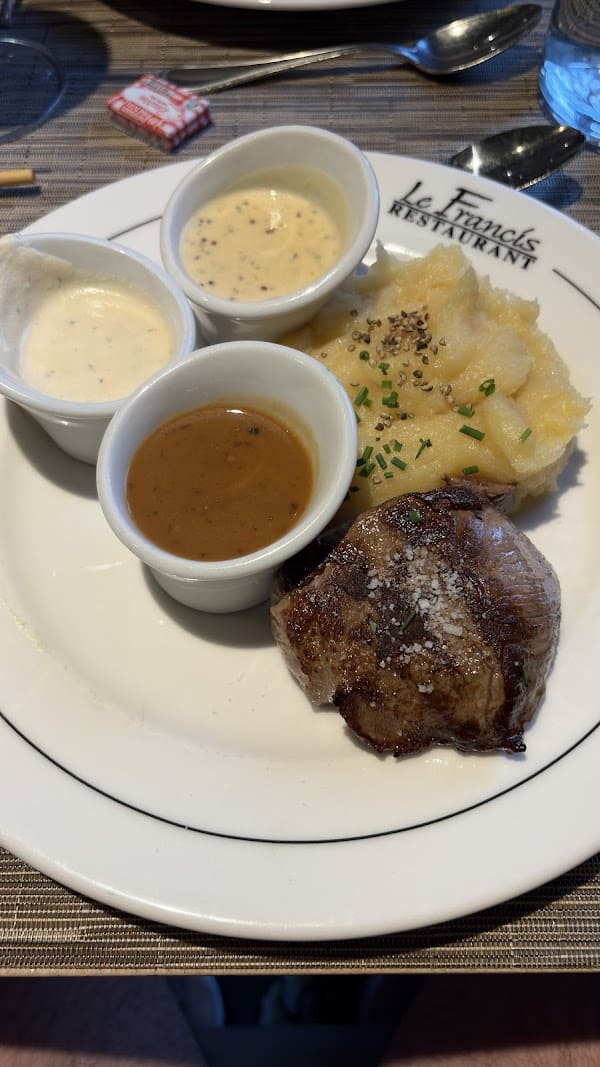 Restaurant Le Francis – Chartres à Barjouville, France