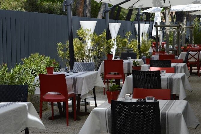 Restaurant Le Grain De Sel à La Roque-d'Anthéron, France