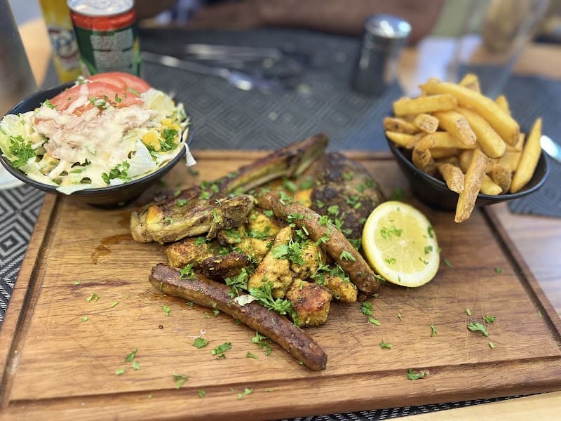 Restaurant Le Grill House à Jouy-le-Moutier, France