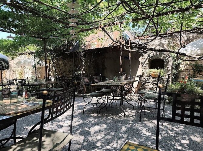 Le Jardin Restaurant à Mallemort, France