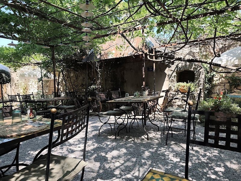 Le Jardin Restaurant à Mallemort, France