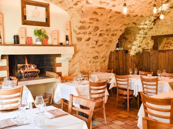Le Jas Restaurant à La Roque-d'Anthéron, France