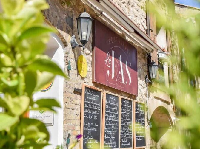 Le Jas Restaurant à La Roque-d'Anthéron, France