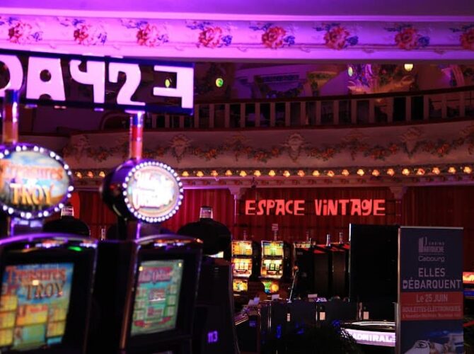 Restaurant Le Kaz, Brasserie Panoramique Du Casino De Cabourg à Cabourg, France