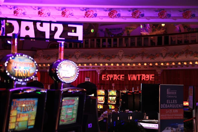 Restaurant Le Kaz, Brasserie Panoramique Du Casino De Cabourg à Cabourg, France