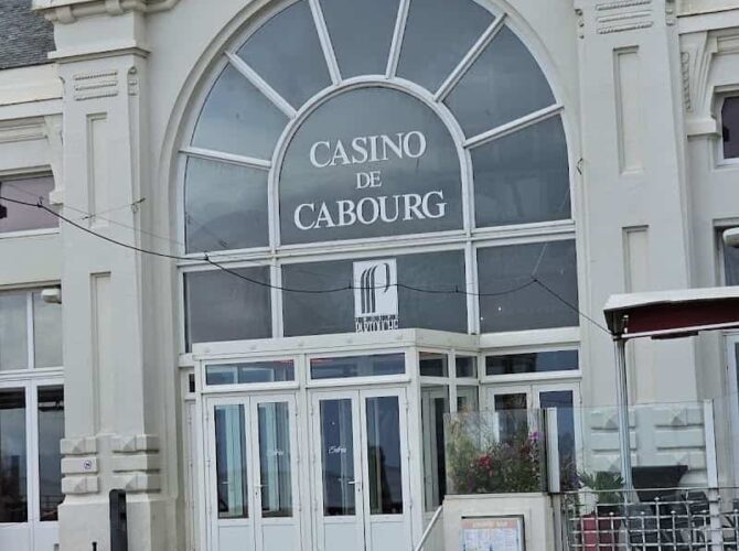 Restaurant Le Kaz, Brasserie Panoramique Du Casino De Cabourg à Cabourg, France