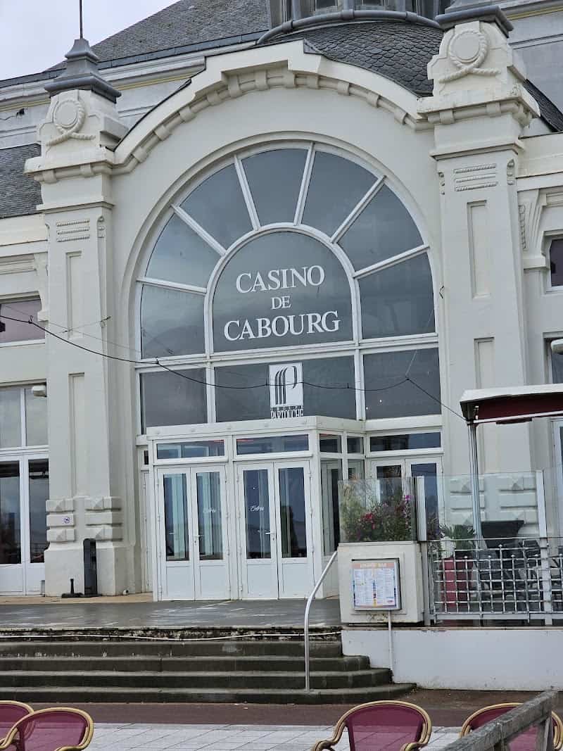 Restaurant Le Kaz, Brasserie Panoramique Du Casino De Cabourg à Cabourg, France