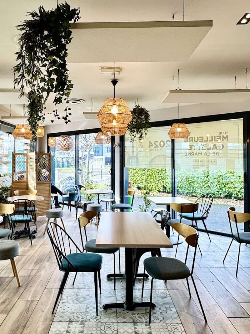 Restaurant Le Macaron Blue à Bezannes, France