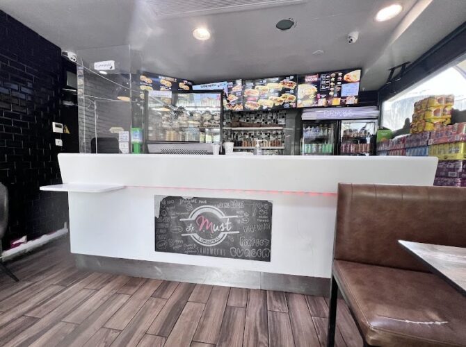 Restaurant Le Must à Cergy, France