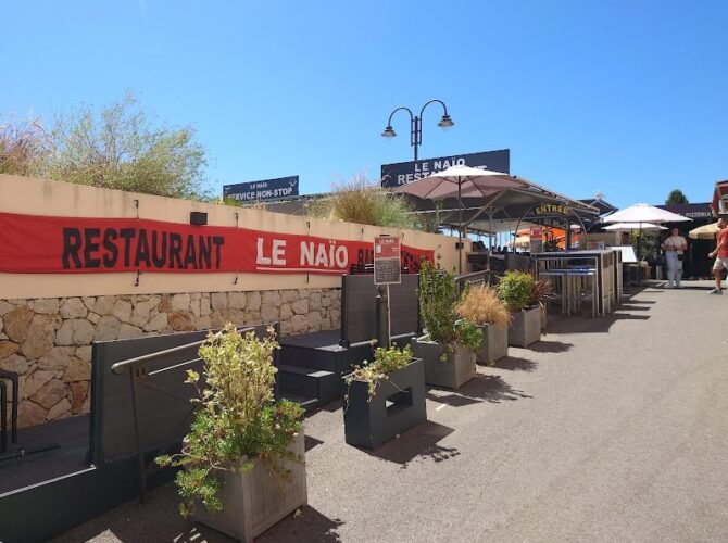 Le Naïo: Bar, Restaurant, Tapas,Glacier à Cassis, France