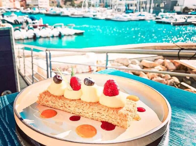 Le Naïo: Bar, Restaurant, Tapas,Glacier à Cassis, France