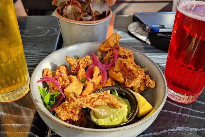 Le Naïo: Bar, Restaurant, Tapas,Glacier à Cassis, France