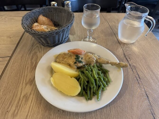 Restaurant Le petit breton à Aubervilliers, France