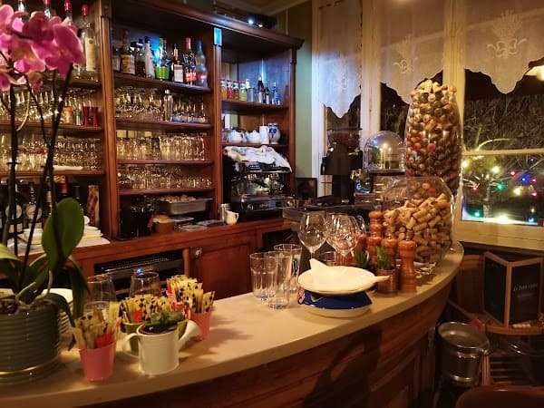 Restaurant Le Petit Cèdre à Vulaines-sur-Seine, France