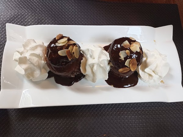 Restaurant Le Petit Cèdre à Vulaines-sur-Seine, France