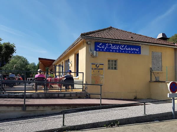 Restaurant le petit charme à Bannes, France