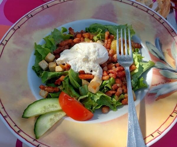 Restaurant le petit charme à Bannes, France