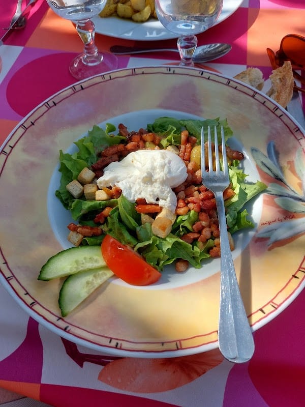 Restaurant le petit charme à Bannes, France