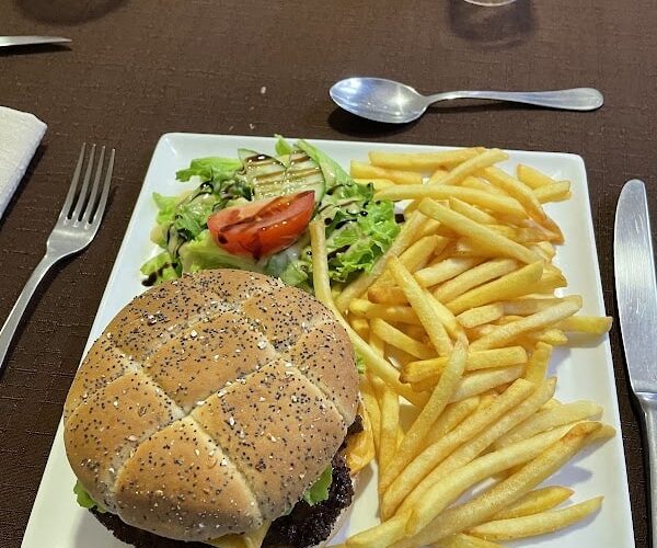 Restaurant le petit charme à Bannes, France