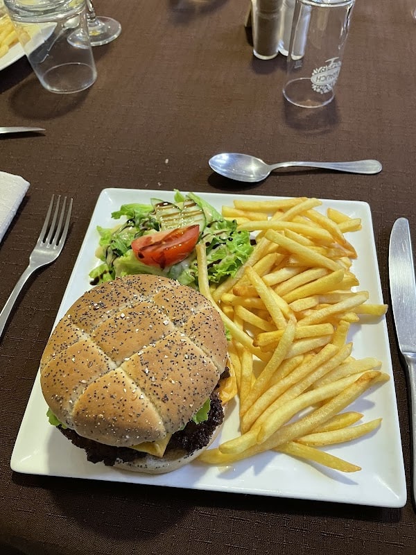 Restaurant le petit charme à Bannes, France