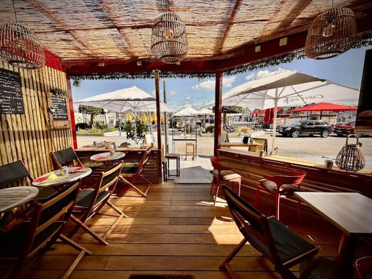 Restaurant Le Petit Léon à Dieppe, France — photo 1