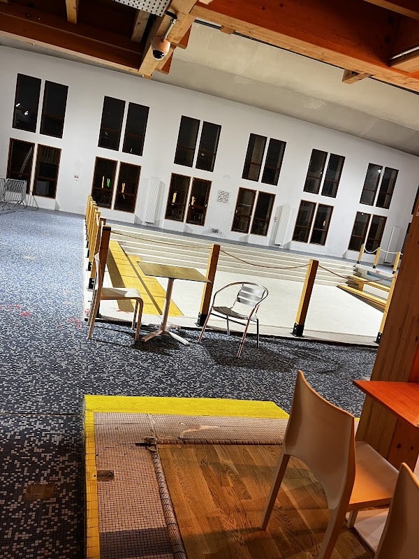 Restaurant Le Plongeoir D’en Face à Sainte-Geneviève-des-Bois, France