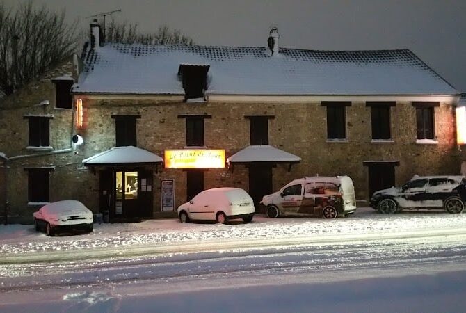 Le Point Du Jour Bar-Restaurant à Puiseux-Pontoise, France
