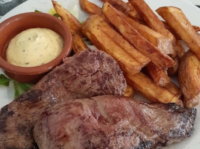 Le Point Du Jour Bar-Restaurant à Puiseux-Pontoise, France