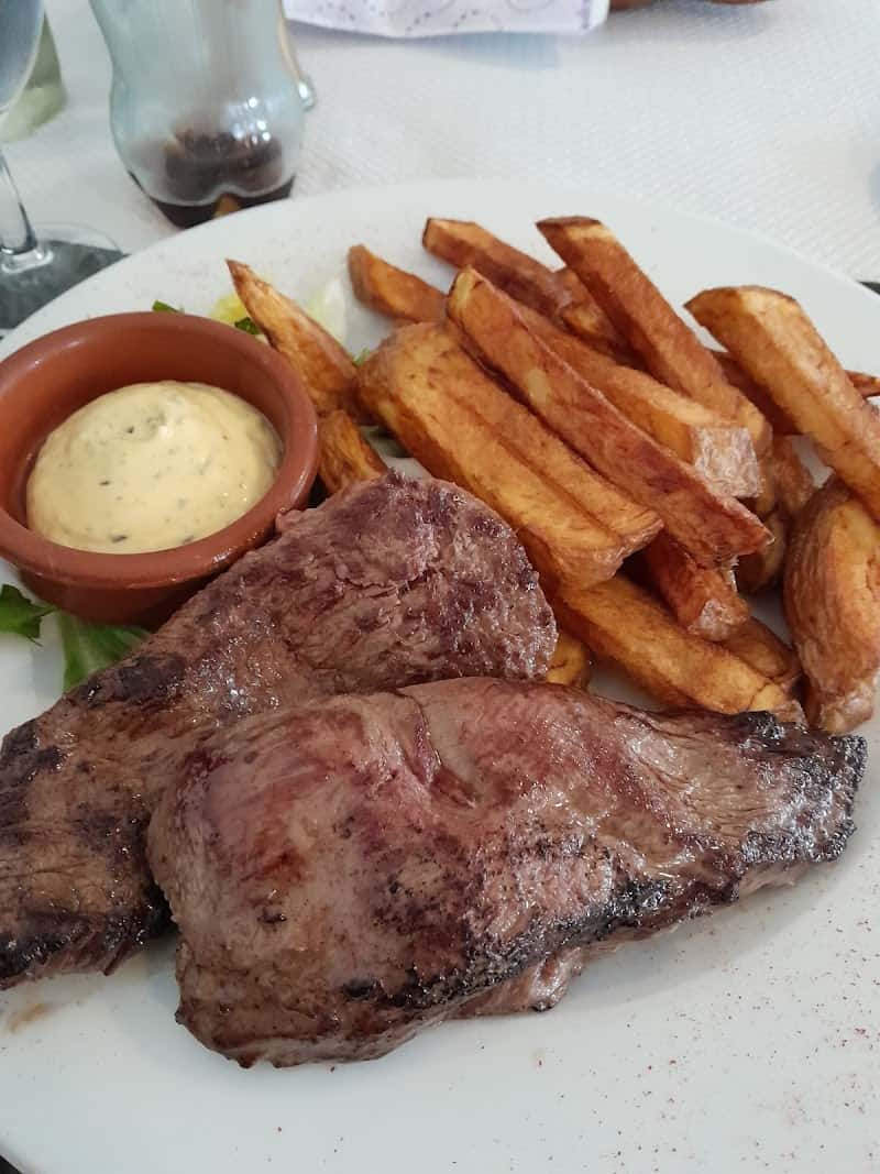 Le Point Du Jour Bar-Restaurant à Puiseux-Pontoise, France