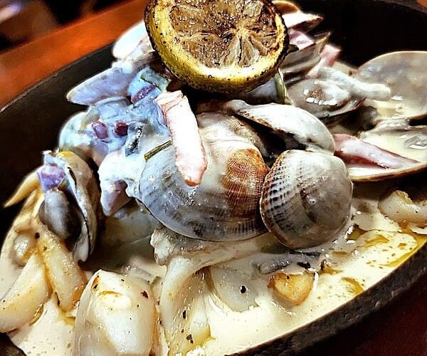 Restaurant Le Pub à la française à Saint-Cyprien, France