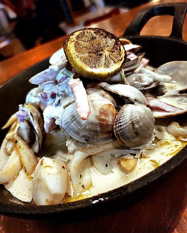 Restaurant Le Pub à la française à Saint-Cyprien, France