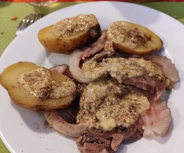 Restaurant Le Relais de Tout Y Faut à Vergné, France