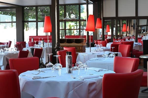 Restaurant Le Saint-Laurent à Saint-Laurent-sur-Saône, France