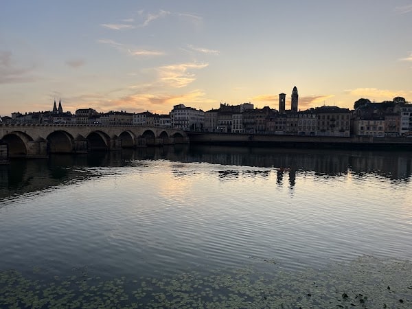 Restaurant Le Saint-Laurent à Saint-Laurent-sur-Saône, France