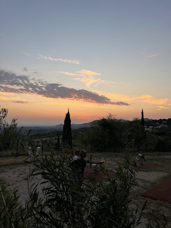 Le Saint Romain, bar, restaurant et gite d’étapes à Crillon-le-Brave, France