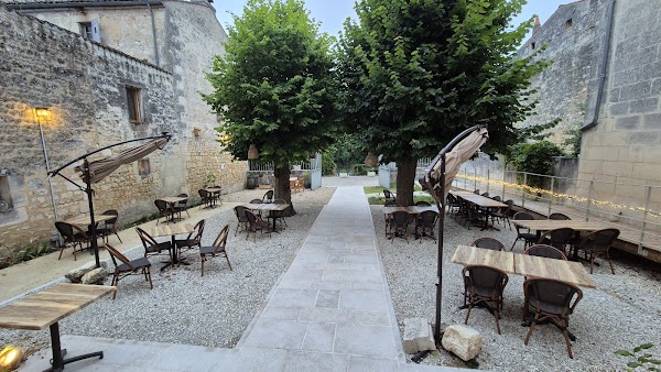 Restaurant Le temple à Saint-Savinien, France