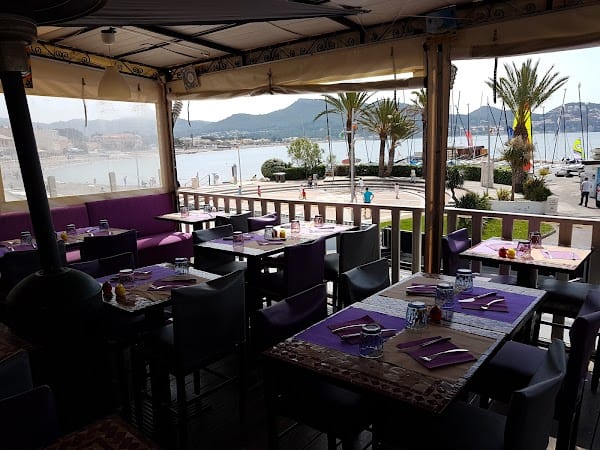 Restaurant Le Vieux Port à Saint-Cyr-sur-Mer, France
