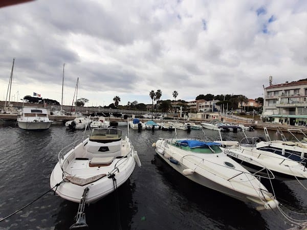 Restaurant Le Vieux Port à Saint-Cyr-sur-Mer, France