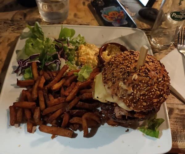 Le Welcome Pub & Restaurant à Saint-Cyprien, France