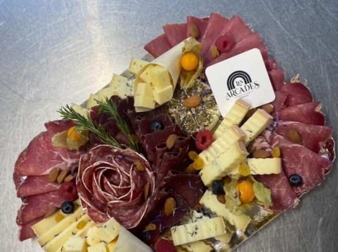 Restaurant Les Arcades – Table Fromagère | Courthézon à Courthézon, France