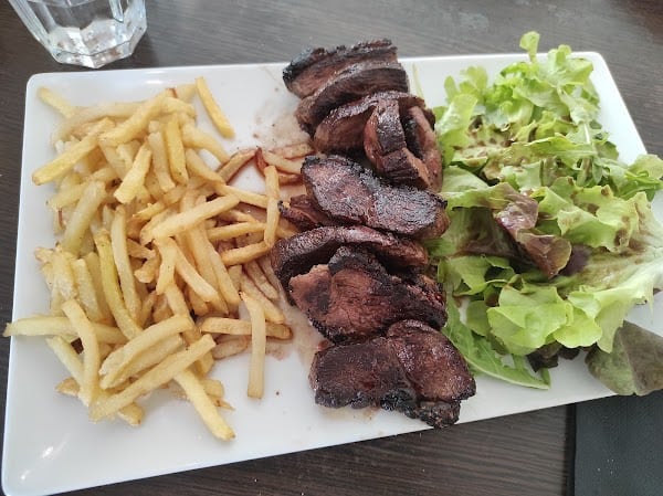 Restaurant Les Dames Moustache Laroin à Laroin, France