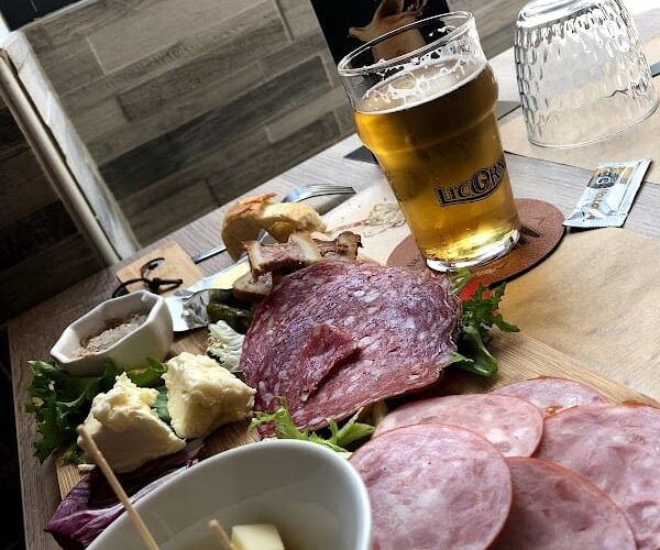Restaurant LES GARS DU COIN à Charny Orée de Puisaye, France