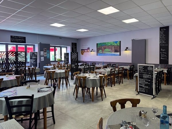 les Marronniers Pmu Bar Restaurant à Rolampont, France