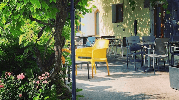 Restaurant Les Petits Plats – Par Monts Et Par Vaulx à Vaulx, France